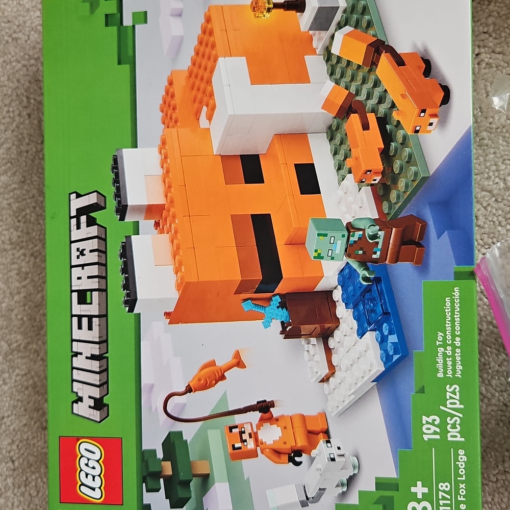 LEGO Minecraft Fox Lodge Set 21178 - Picture 3 of 4